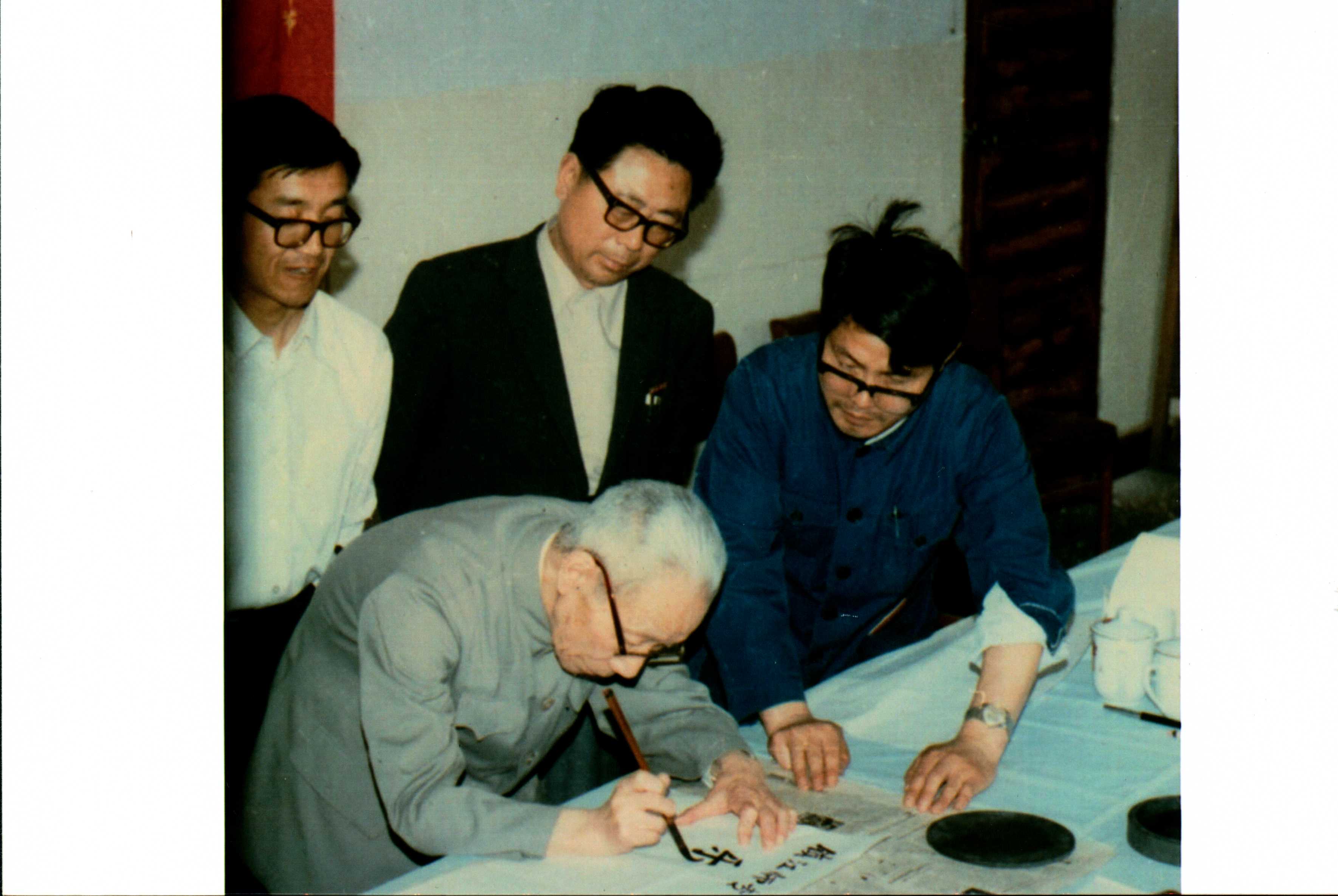 中國語言學家呂叔湘到鎮江師專講課題寫“樂育人材”（1986年5月）.jpg15